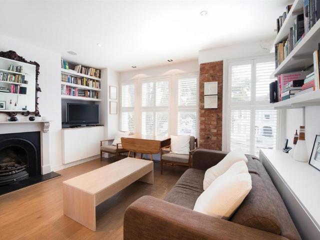 Flat for sale in Fulham, Sands End
