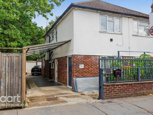 Flat for sale in London Borough of Croydon, Thornton Heath