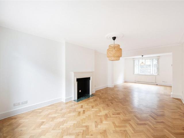 Flat for sale in Marylebone, Greater London