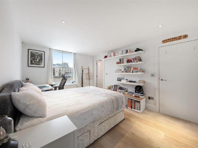 Flat for sale in Kensal Town, Bayswater