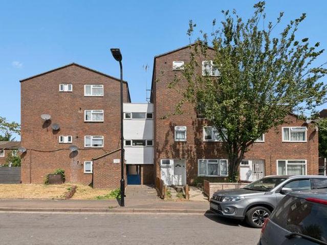 Flat for sale in London Borough of Ealing, Greenford