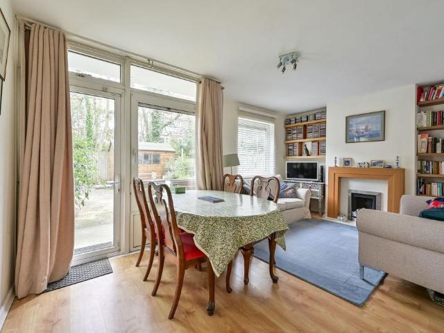 Flat for sale in Southfields, Greater London