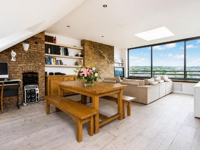 Flat for sale in Tufnell Park, Greater London