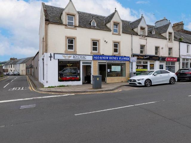 Flat for sale in Tullibardine, Scotland