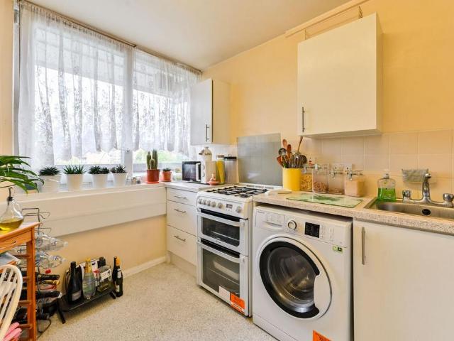 Flat for sale in Nine Elms, Greater London