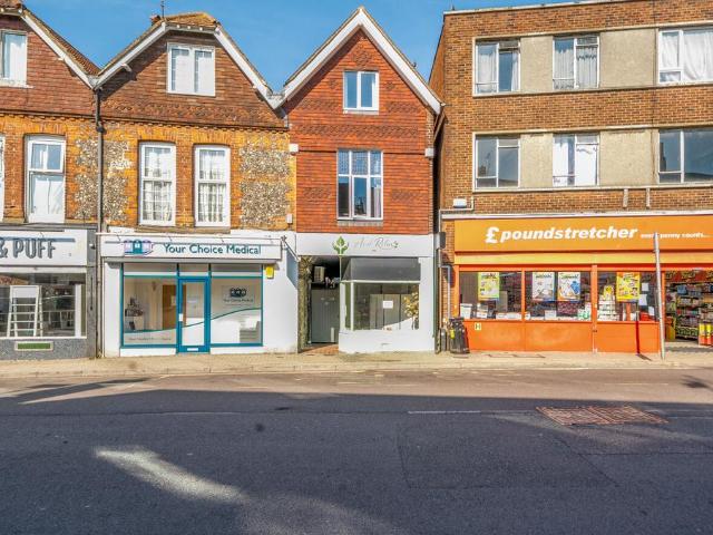Flat for sale in Fishersgate, West Sussex
