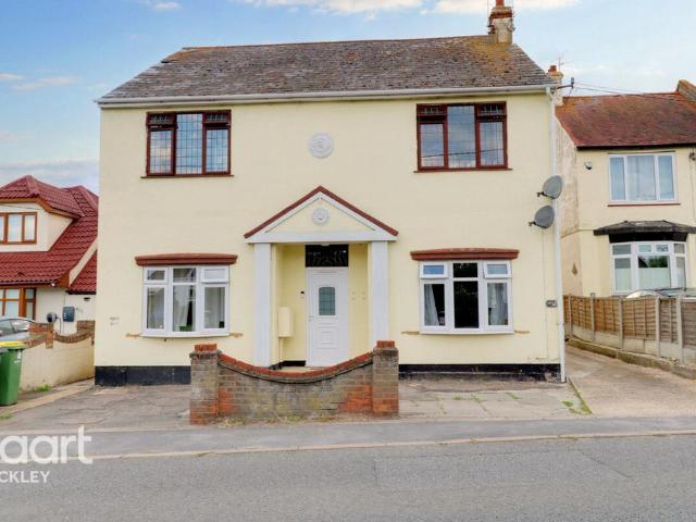 Flat for sale in Stroud Green, Barling