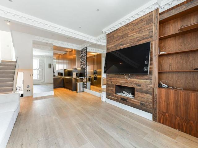 Flat for sale in Chelsea, Greater London