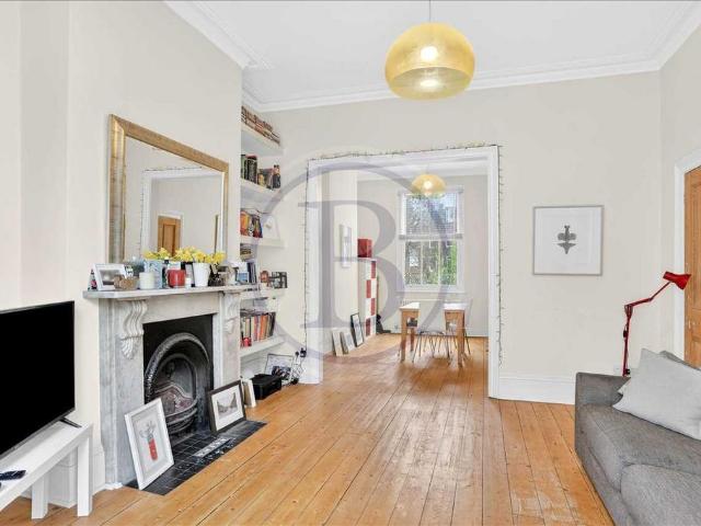 Flat for sale in Archway, Greater London