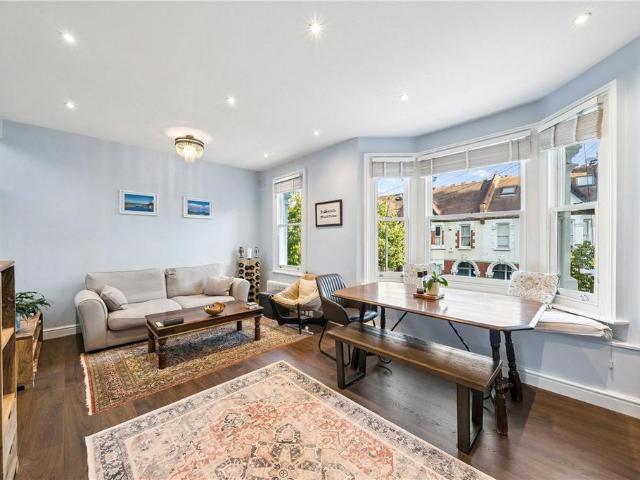Flat for sale in Hammersmith, Greater London