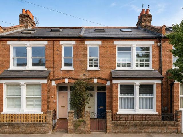 Flat for sale in Southfields, Greater London