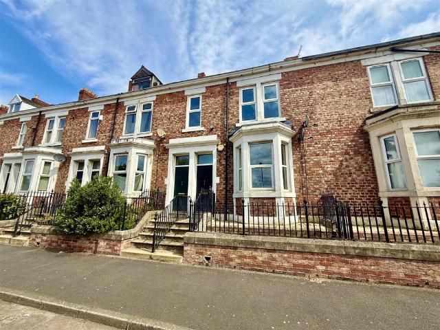Flat for sale in Bensham, Tyne And Wear