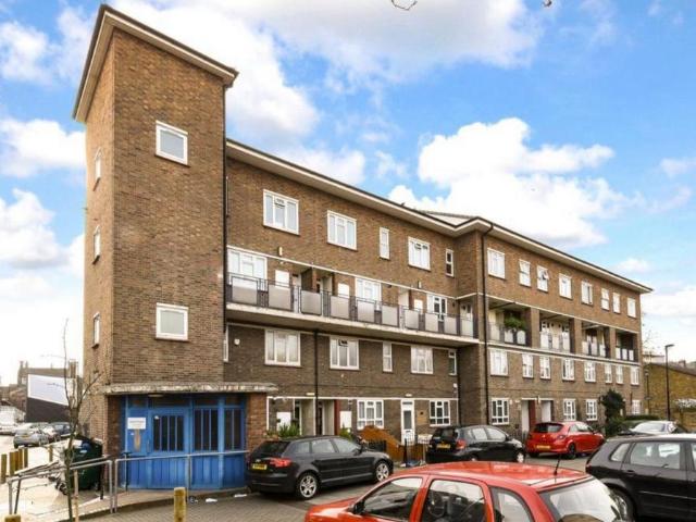 Flat for sale in London Borough of Lewisham, New Cross