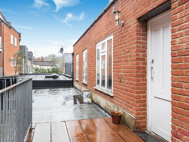 Flat for sale in Crouch End, Greater London