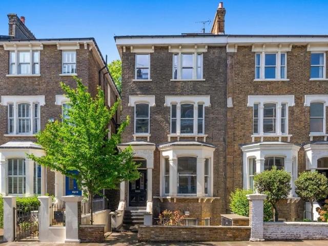 Flat for sale in Maida Vale, Greater London
