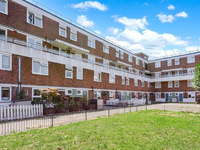 Flat for sale in Haggerston, Greater London
