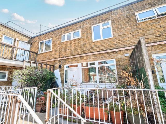 Flat for sale in Elephant and Castle, Greater London