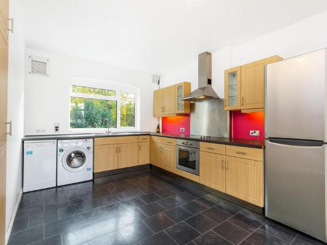 Flat for sale in West Norwood, Greater London