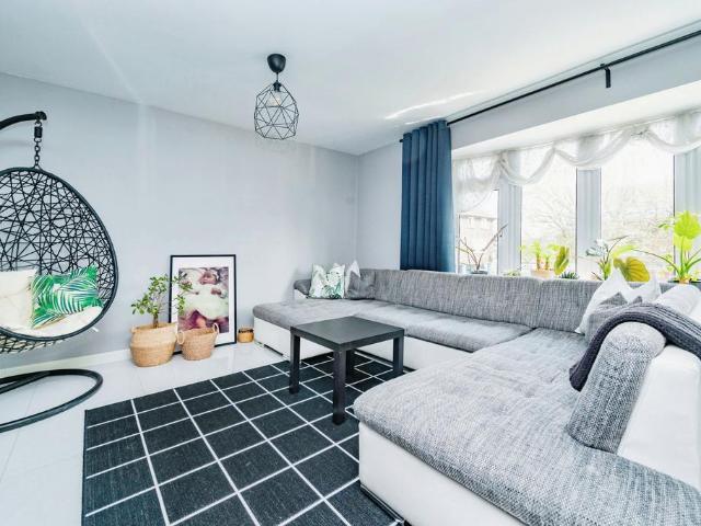 Flat for sale in Farley Hill, Spring Park