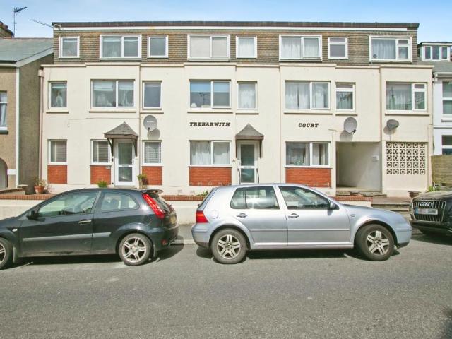 Flat for sale in Newquay, Cornwall