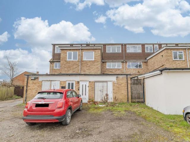 Flat for sale in The Bridge, Kent
