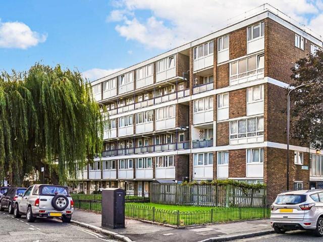 Flat for sale in Dalston, De Beauvoir Town
