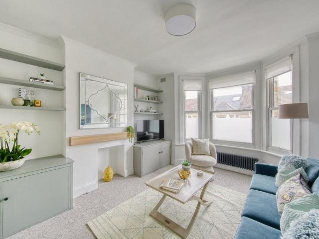 Flat for sale in Clapham Junction, Cat Hill