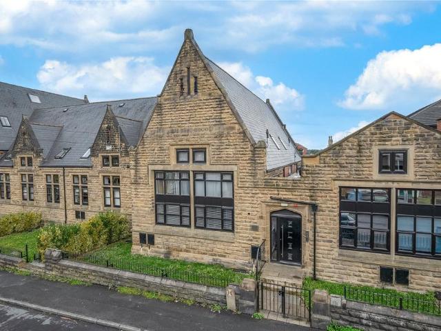 Flat for sale in West Yorkshire