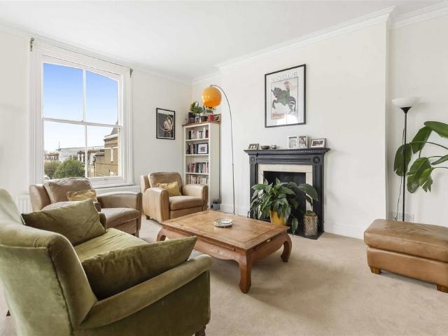 Flat for sale in Fulham, Greater London