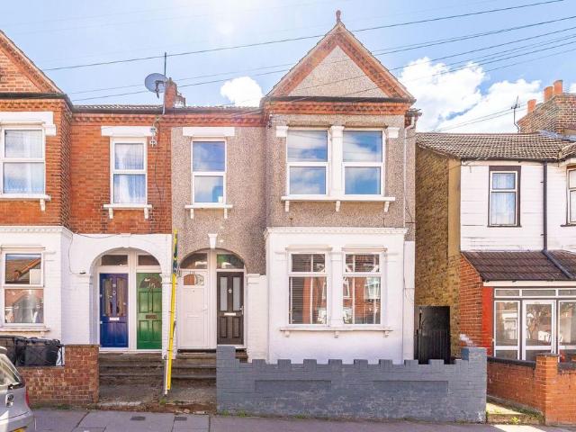 Flat for sale in London Borough of Croydon, Thornton Heath
