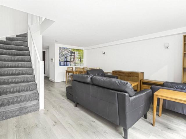 Flat for sale in St. George in the East, Whitechapel