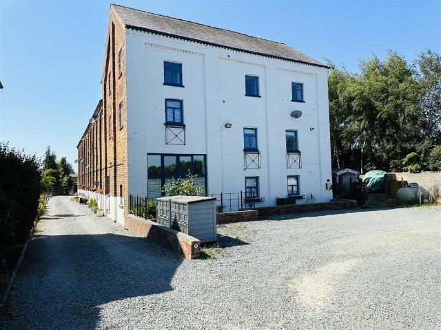 Flat for sale in Cliffe, North Yorkshire