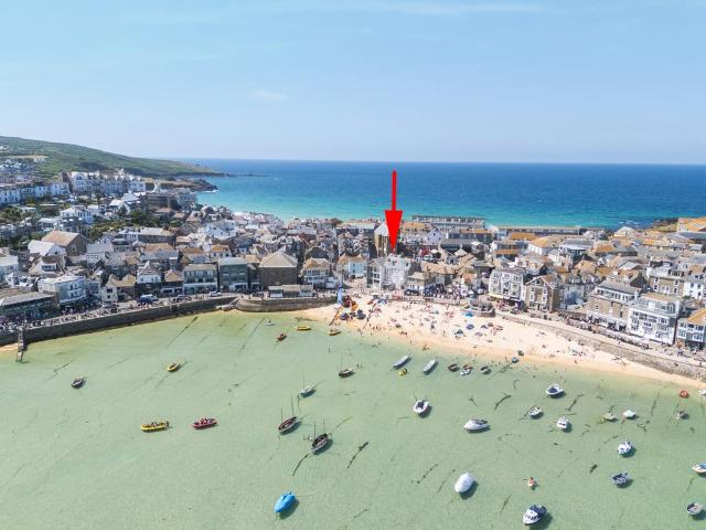 Flat for sale in Penbeagle, Cornwall