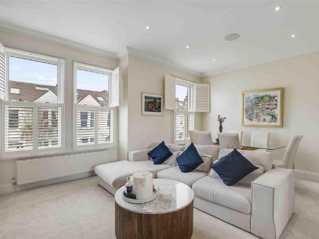 Flat for sale in Fulham, Greater London