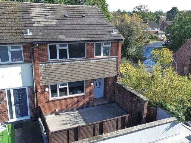 Flat for sale in Church Crookham, Hart