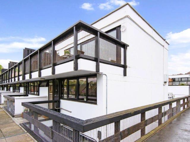 Flat for sale in Gospel Oak, Greater London