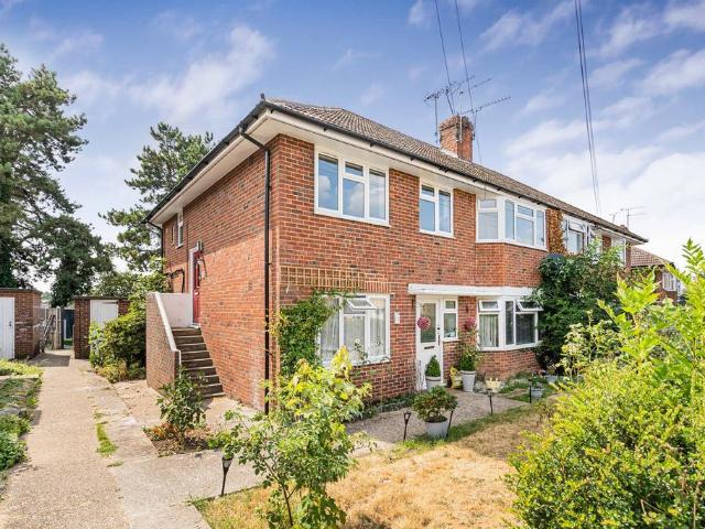 Flat for sale in Wrecclesham, Fole