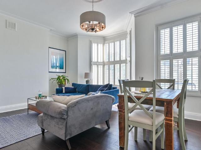 Flat for sale in Stamford Hill, Greater London