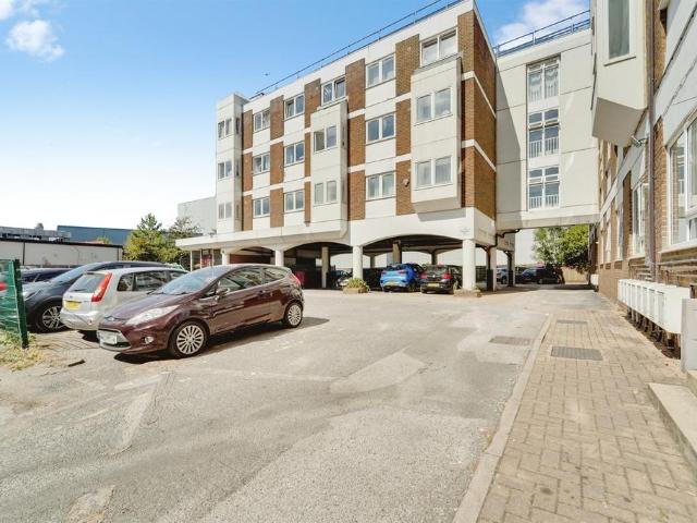 Flat for sale in Bletchley and Fenny Stratford, Bletchley