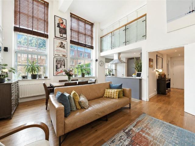 Flat for sale in Kilburn, Greater London