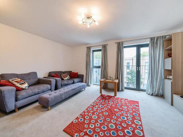 Flat for sale in Loughborough Junction, Greater London