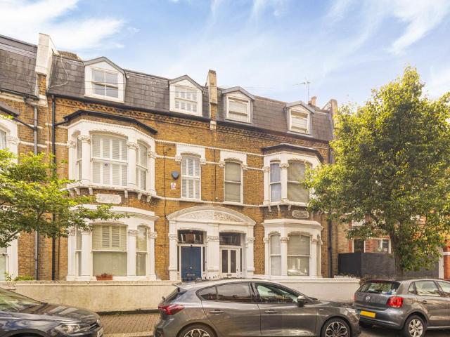 Flat for sale in Putney, Greater London