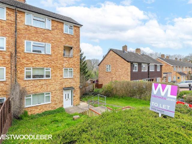 Flat for sale in Hertford, Colliers End