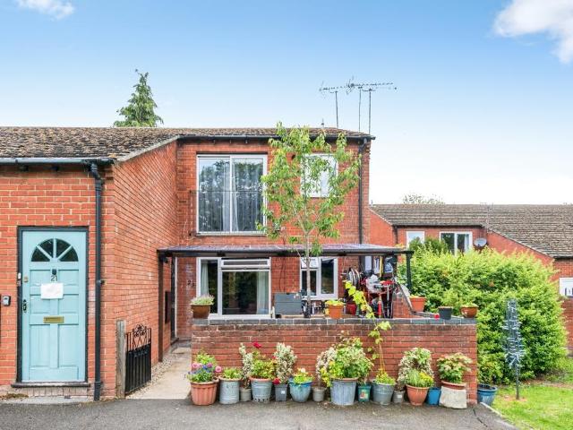 Flat for sale in Berrick Salome, Oxfordshire