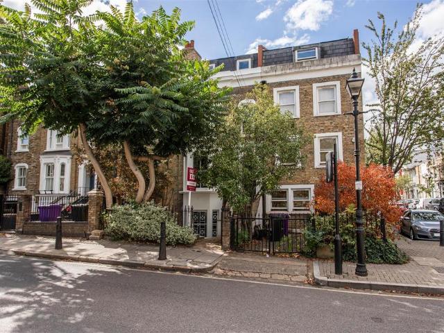 Flat for sale in Old Ford, Greater London