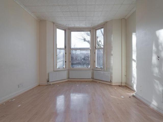 Flat for sale in Kensal Town, Greater London