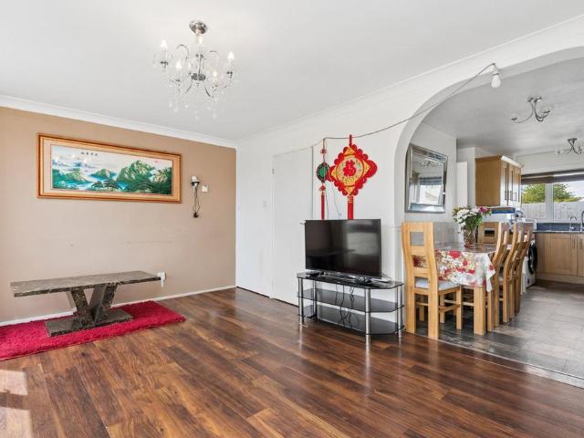 Flat for sale in West Norwood, Greater London
