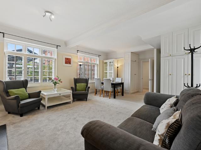 Flat for sale in Kensington, Greater London