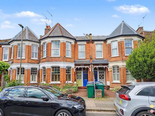Flat for sale in Finchley, Greater London