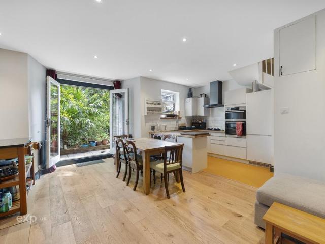 Flat for sale in Tufnell Park, Greater London
